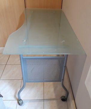 Bureau en verre et fer forgé