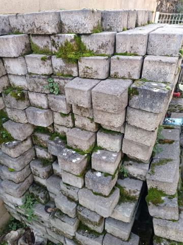 Paves gris beton pleine masse jardin terrasse 16 M2 TBE