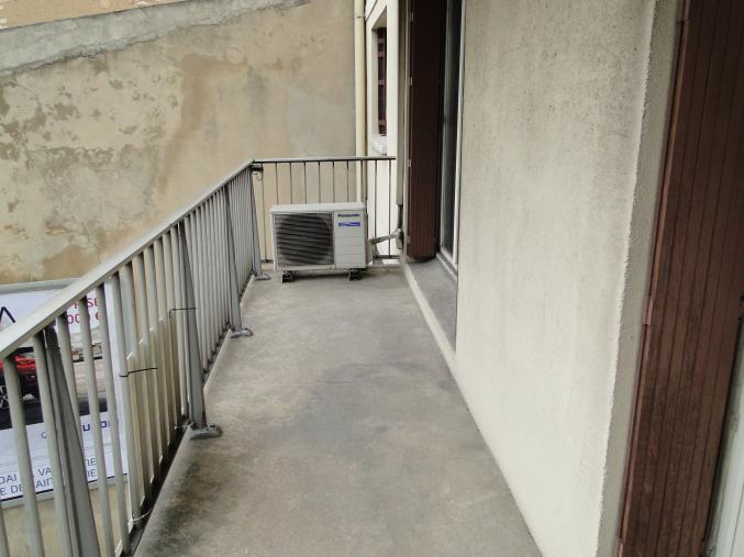 Vends T1 rénové 33M2 ,balcon ,clim, 2ème étage avec ascenseur