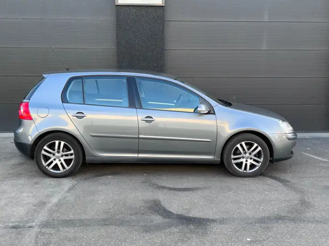 Volkswagen Golf 5 - 1.9 TDI 105 Berline