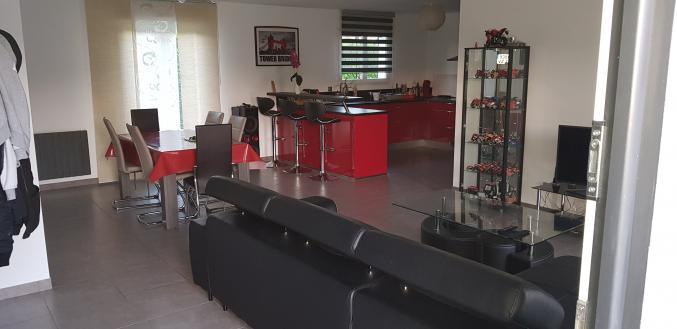 Maison moderne avec piscine chauffer et sans vis a vis