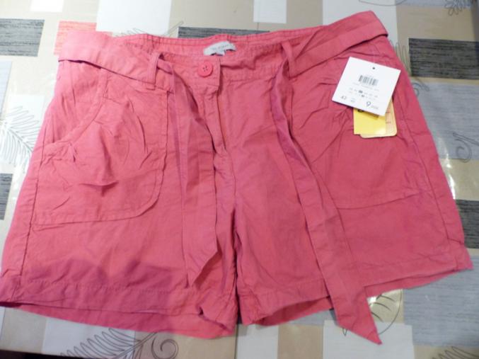 Short femme rouge T.42