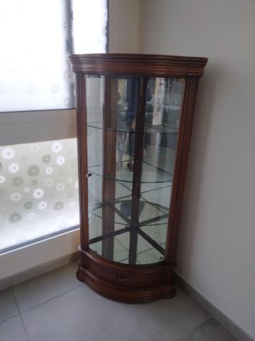 Vitrine d'angle