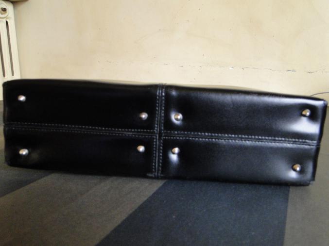 Sac à main en cuir noir