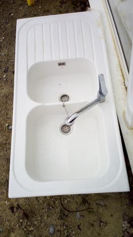 Armoire et l’évier 2 bacs et son mitigeur