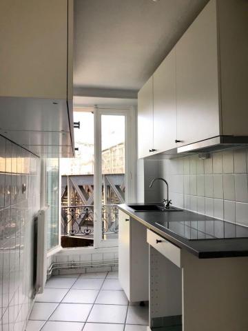 Tres beau 3 pieces 2 minutes de la gare des chantiers proche TOUT commerces