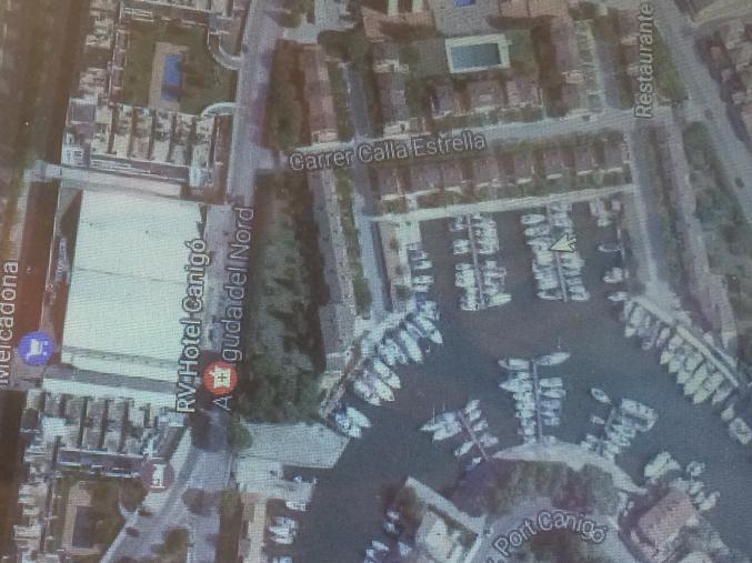 Loue amarre à L'année