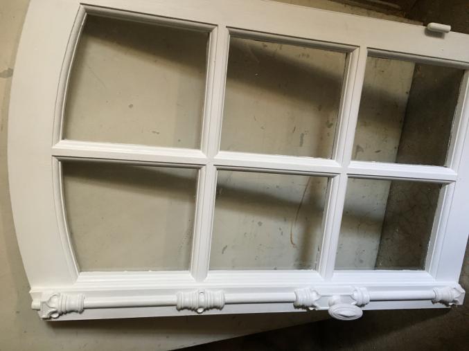 FENETRES A PETITS CARREAUX, SANS ENCADREMENT