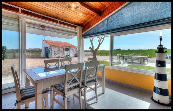 Maison de plain-pied, grand terrain et vue dégagée