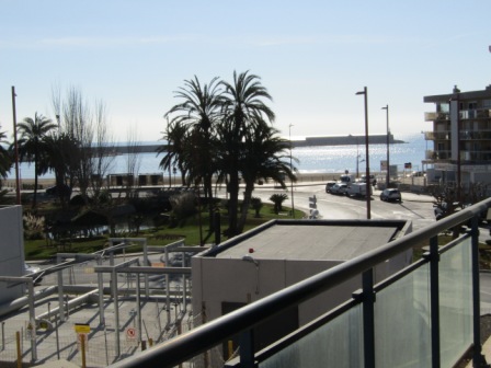 Proche plages commerces et port