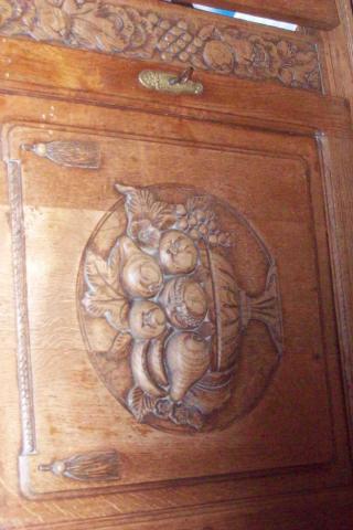 Meuble ancien avec motif cuisine