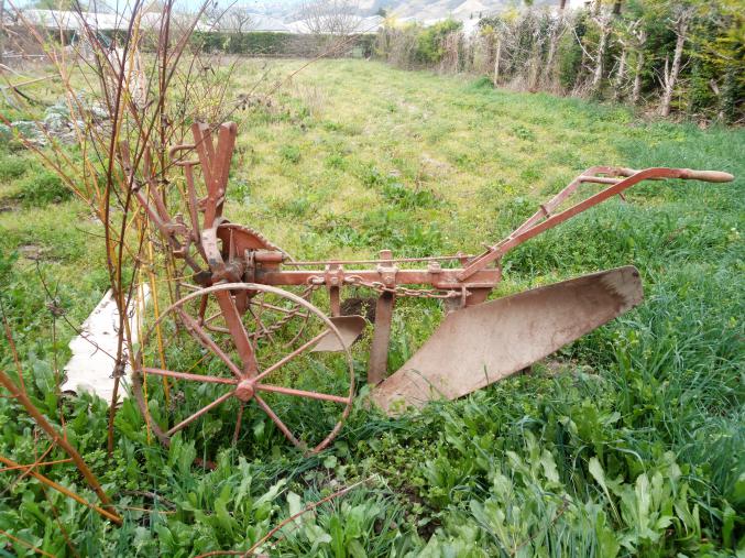 Charrue à vendre