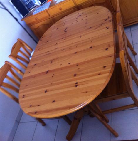 GRANDE TABLE + CHAISES