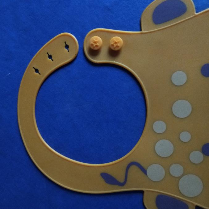 Bavoir caoutchouc pour l'apprentissage de la cuillère