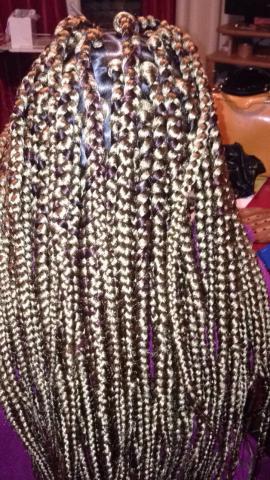 Coiffeuse afro à domicile 