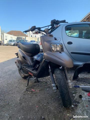 À vendre scooter baotian by Peugeot vclic de 2012 classe A 25kmh dd premeire main et jamais été immatriculée