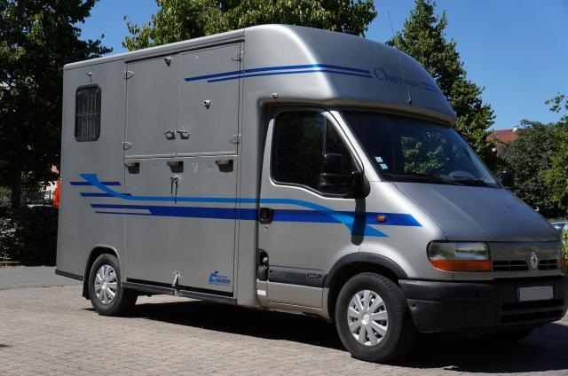Camion VL Chevaux RENAULT MASTER 120 cv