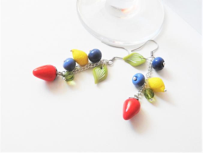 Boucles d 'oreilles avec petits fruits