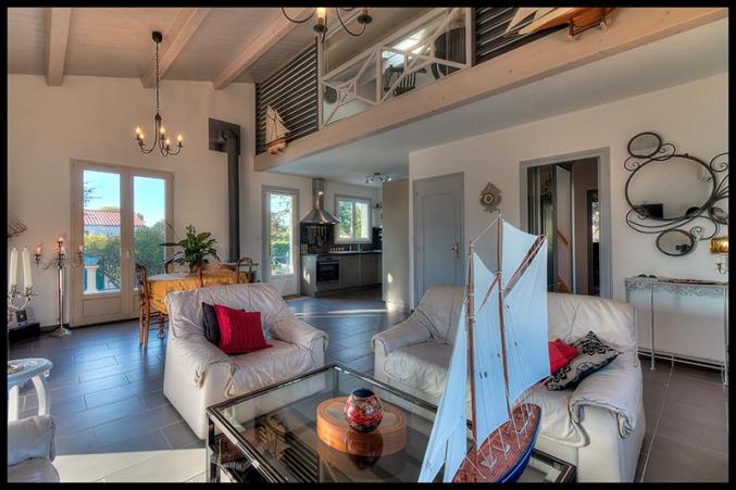 Maison entièrement rénovée avec piscine + sous-sol