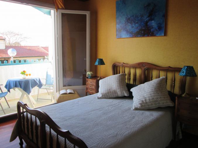 Cadre de lit en merisier