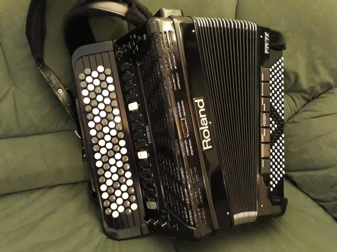 Accordéon ROLAND FR7xb noir