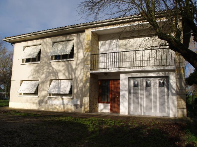 Maison 7 pièces sur terrain 2000 m² proche bourg