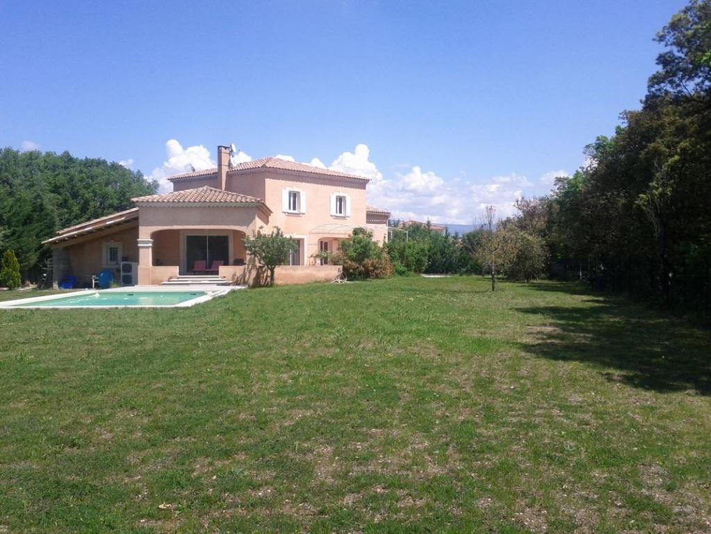 Villa standing avec piscine