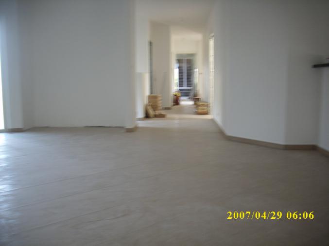 Carreleur éffectue travaux