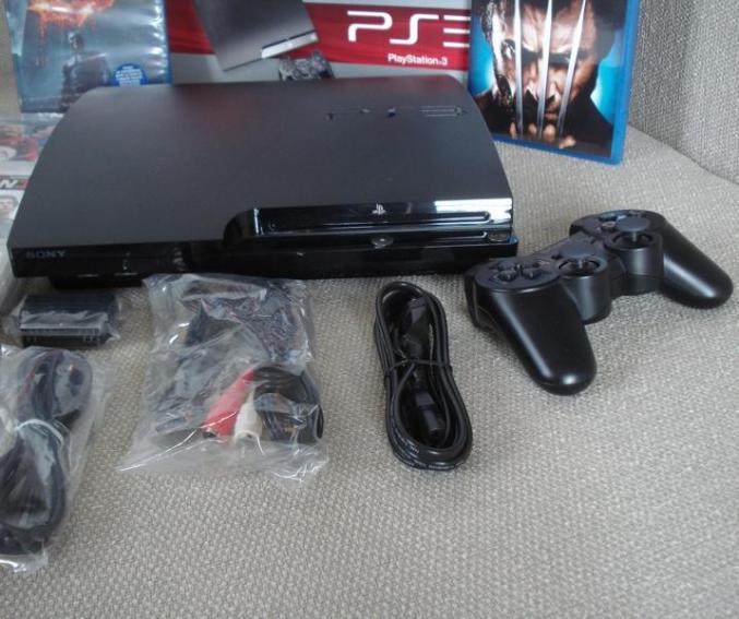 PS3 SLIM 320 GO + 2 manettes + jeux