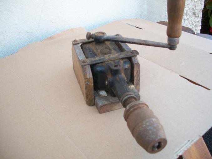 Chignole perceuse a main