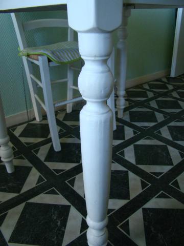 TABLE DE CUISINE DE STYLE BLANCHE