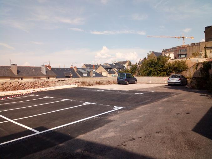 Garage avec un  parking