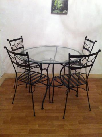 Vend table et chaises fer forgé