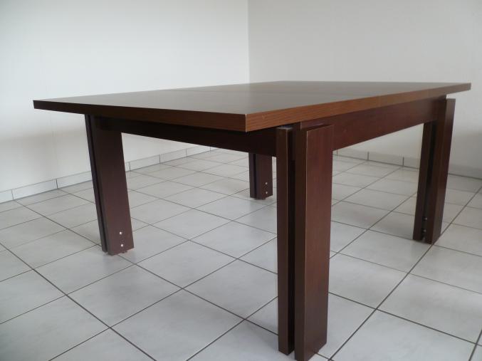 Belle table en bois couleur wenge 