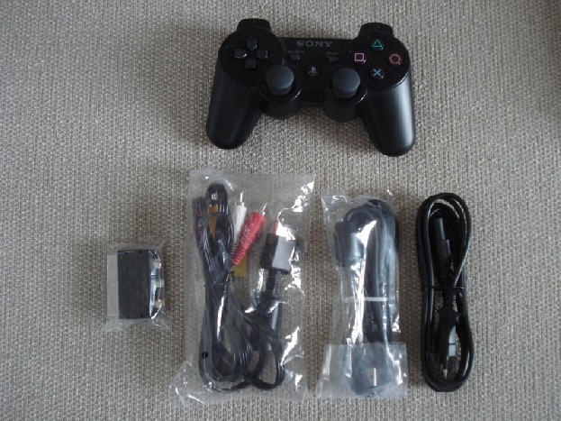 PS3 SLIM 320 GO + 2 manettes + jeux