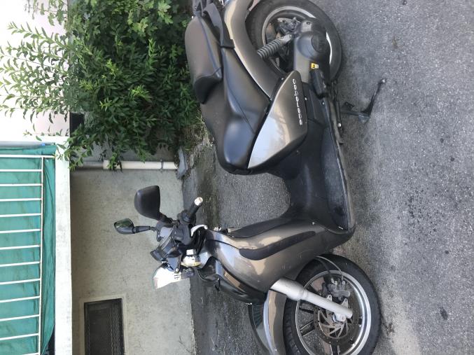 Scooter 125 aprilia scarabeo