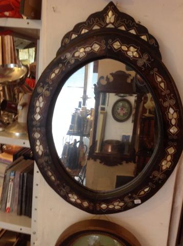 Très beau vide grenier dans un ancien bar