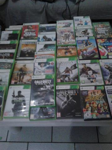 Xbox 360, 2 mannettes , 35-40 jeux , kinect ..