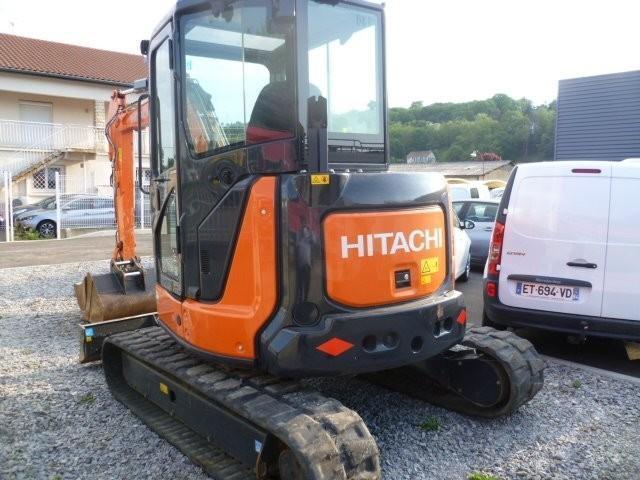 Mini pelle Hitachi Hauteur : 225 cm Longr : 210 cm