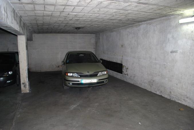 Grand parking près de la Mairie d'Ivry