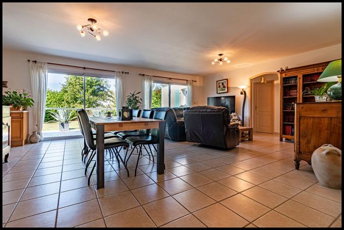 Maison de plain-pied 4 chambres, garage et jardin