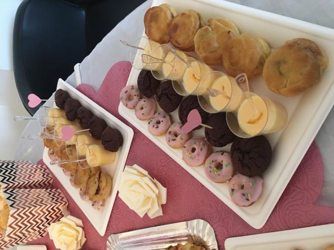 Plateau traiteur petit fours sucrés salés faits maison