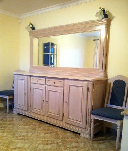 Buffet, miroir, table, 8 chaises en chêne