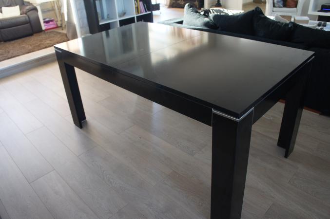 Table salle à manger noire 