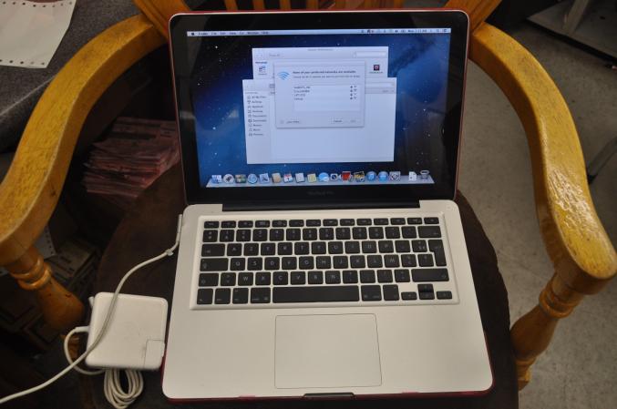 Apple MacBook Pro 13,3 Portable - Clavier Azerty