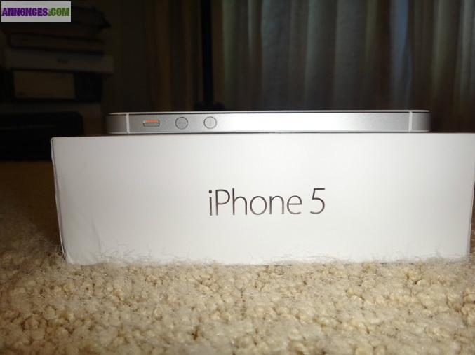 Apple iPhone 5 (modèle le plus récent) - 64 Go - blanc et argent (Unlocked) Smartphone