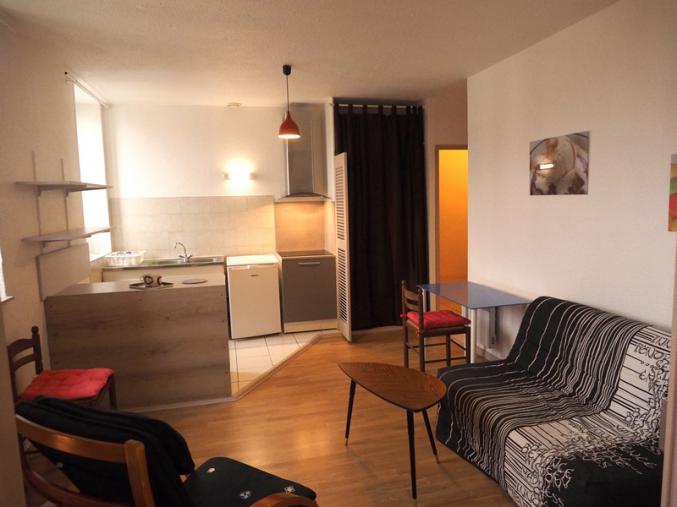 Agréable 2 pièces, centre de Dax, proche écoles.