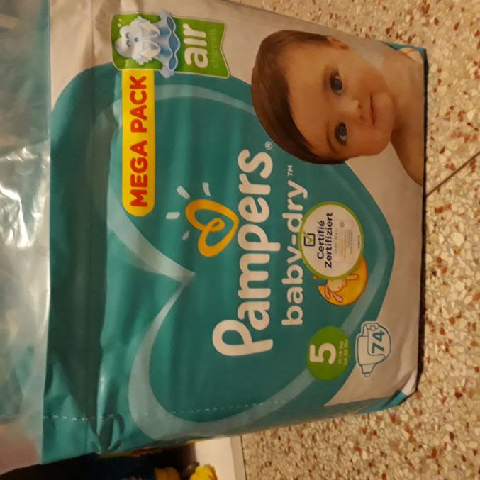 COUCHES PAMPERS taille 6 - 5