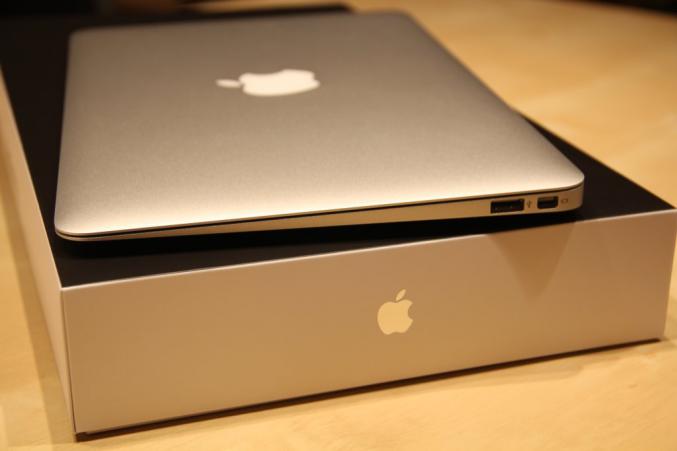 Apple Mac Book Air 11