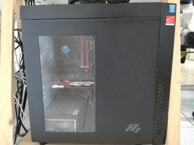 PC fixe gaming 2 écrans clavier souris